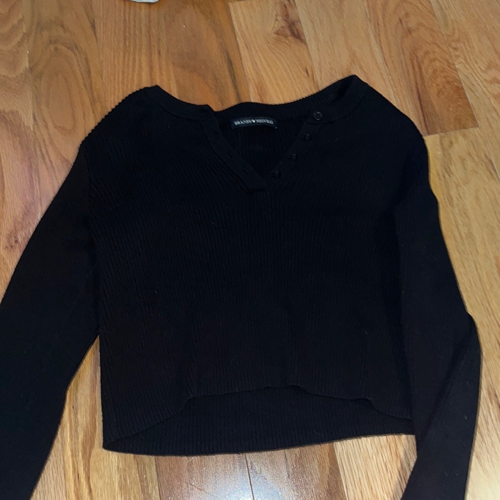 Black cropped top.